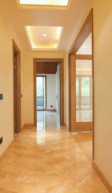 Room in 4 BHK Builder Floor at Ansal Sushant Lok I, Sector 43 – for Rent
