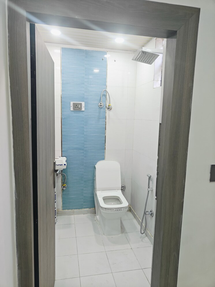 Bathroom, indirapuram shakti khand 1 3 Bedroom 1300 Sq.Ft. Builder Floor In Indirapuram Shakti Khand 1 Ghaziabad 8245497