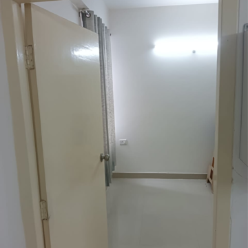 Bathroom in 3 BHK Apartment at Bestech Park View Grand Spa, Sector 81 – for Rent