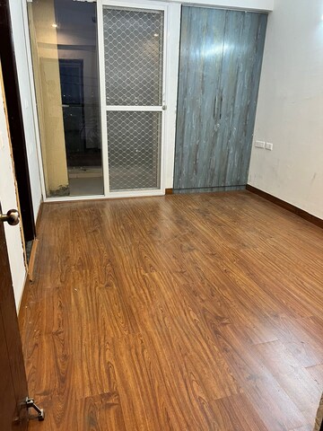 Room in 2.5 BHK Apartment at Prateek Grand City, Siddharth Vihar – for Rent
