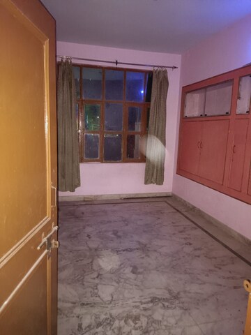 Room in 2 BHK Apartment at Lashkar – for Rent