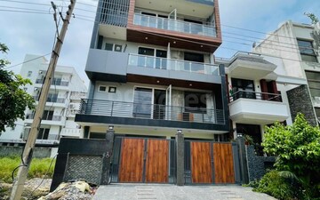 3 BHK Builder Floor For Rent in Sector 26a
