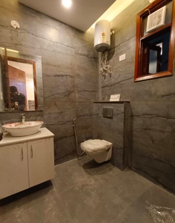Master Bedroom in 1 BHK Builder Floor at Malviya Nagar – for Rent
