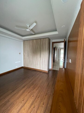 Room in 3 BHK Builder Floor at Sector 26a – for Rent