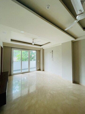 Room in 3 BHK Builder Floor at Sector 26a – for Rent
