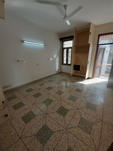 Room in 2 BHK Builder Floor at New Friends Colony – for Rent
