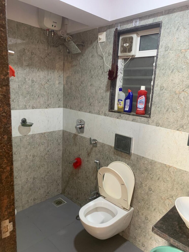 Bathroom, veena-senterio 1 Bedroom 430 Sq.Ft. Apartment In Chembur Mumbai 8245779