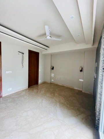 Room in 3 BHK Builder Floor at Sector 26a – for Rent
