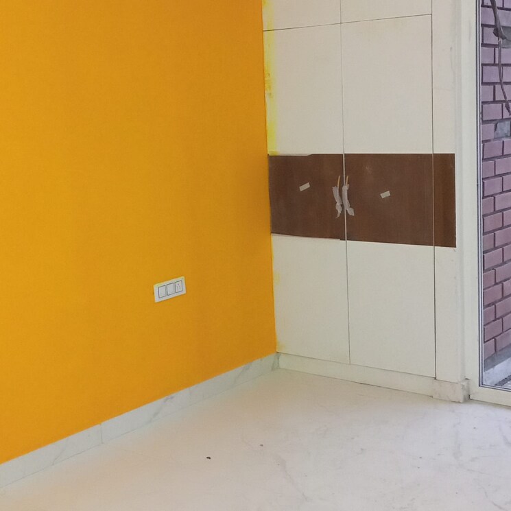 Room, sector 73 3 Bedroom 1350 Sq.Ft. Builder Floor In Sector 73 Noida 8245823