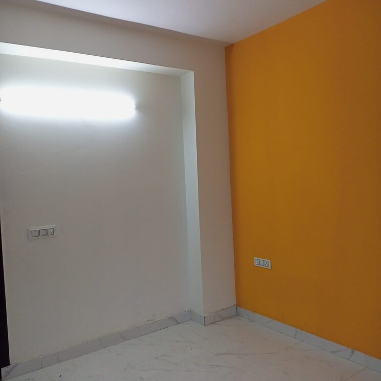 Room, sector 73 3 Bedroom 1350 Sq.Ft. Builder Floor In Sector 73 Noida 8245823