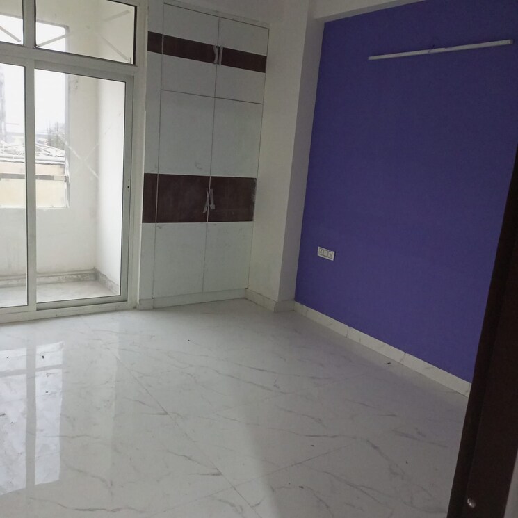 Room, sector 73 3 Bedroom 1450 Sq.Ft. Builder Floor In Sector 73 Noida 8245906
