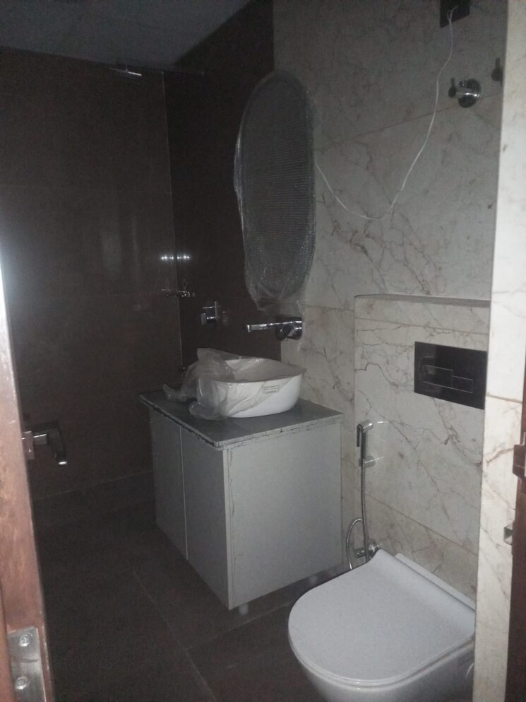 Bathroom, sector 73 3 Bedroom 1450 Sq.Ft. Builder Floor In Sector 73 Noida 8245906