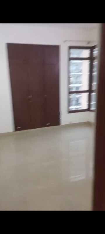 Room in 3 BHK Apartment at Vipul Lavanya, Sector 81 – for Rent