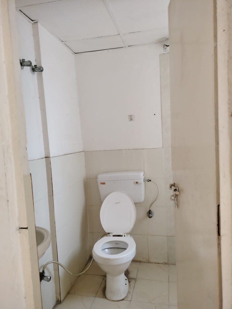 Bathroom, new ashok nagar 2 Bedroom 705 Sq.Ft. Apartment In New Ashok Nagar Delhi 8246076