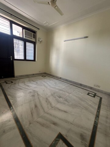 2 BHK Apartment For Rent in Ruparel Ariana, Parel