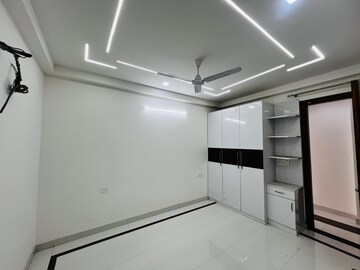Room in 3 BHK Apartment at Chattarpur – for Rent