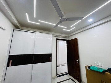 Room in 3 BHK Apartment at Chattarpur – for Rent