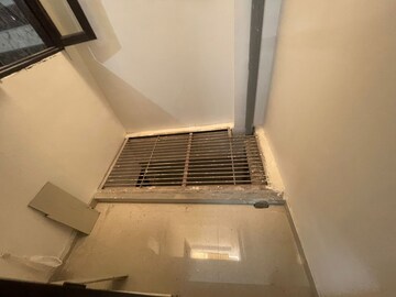 Staircase in 1 BHK Apartment at Maidan Garhi – for Rent