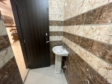 Bathroom in 1 BHK Apartment at Maidan Garhi – for Rent