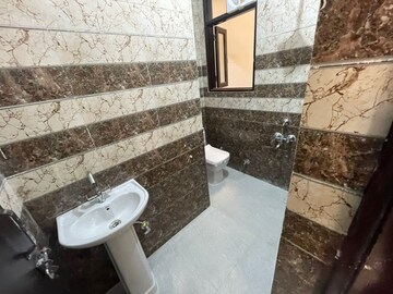 Bathroom in 1 BHK Apartment at Maidan Garhi – for Rent