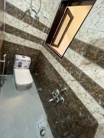 Attached Bathroom in 1 BHK Apartment at Maidan Garhi – for Rent