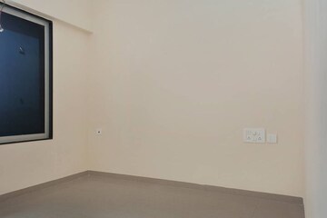 Room in 2 BHK Apartment at Sunder Apartment Chembur, Chembur – for Rent