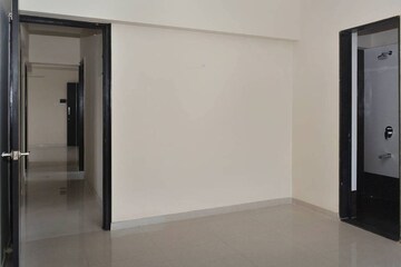 Room in 2 BHK Apartment at Sunder Apartment Chembur, Chembur – for Rent