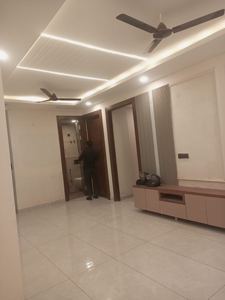 Living Room, sector 73 3 Bedroom 1400 Sq.Ft. Builder Floor In Sector 73 Noida 8246266