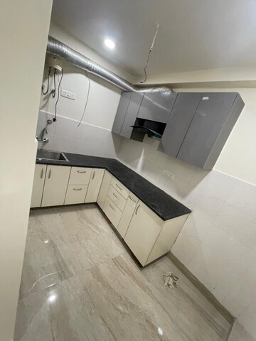 Furnished Amenities in 2 BHK Apartment at Maidan Garhi – for Rent