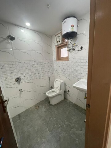 Bathroom in 2 BHK Apartment at Maidan Garhi – for Rent