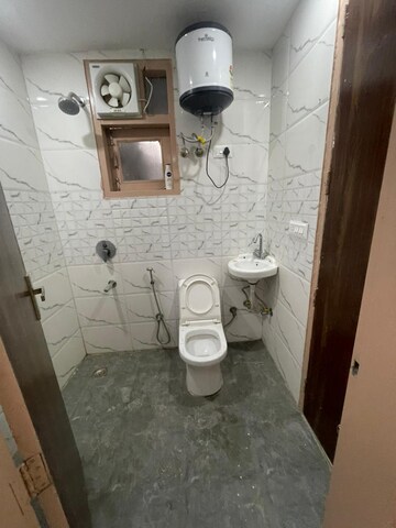 Bathroom in 2 BHK Apartment at Maidan Garhi – for Rent