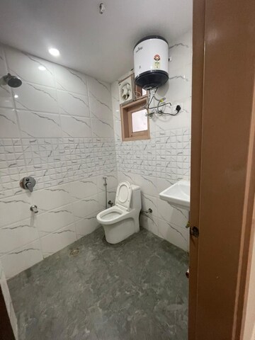 Bathroom in 2 BHK Apartment at Maidan Garhi – for Rent