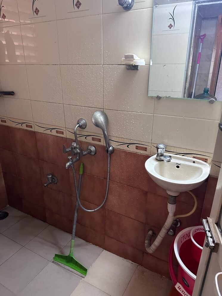 Bathroom, chembur-heights 2 Bedroom 640 Sq.Ft. Apartment In Chembur Mumbai 8246316