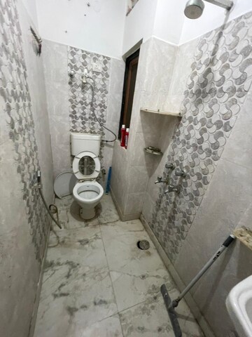 Master Bedroom in 2 BHK Apartment at Maidan Garhi – for Rent