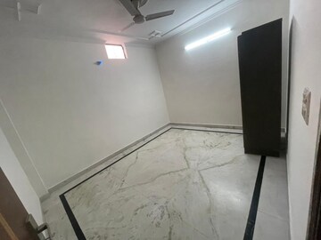 Room in 2 BHK Apartment at Maidan Garhi – for Rent