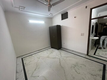 Room in 2 BHK Apartment at Maidan Garhi – for Rent
