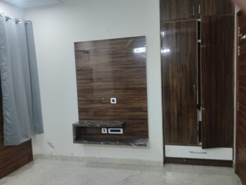 Room in 3 BHK Builder Floor at One Farms, Sector 47 – for Rent