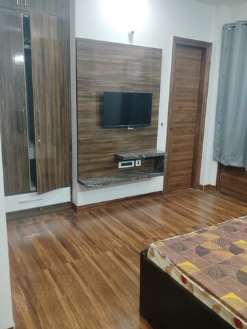 Room in 3 BHK Builder Floor at One Farms, Sector 47 – for Rent