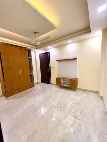 Room in 4 BHK Apartment at Sector 9, Dwarka – for Sale