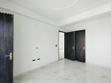 Room in 3 BHK Apartment at Sector 52 – for Rent