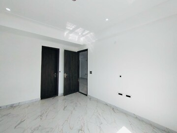 Room in 3 BHK Apartment at Sector 52 – for Rent