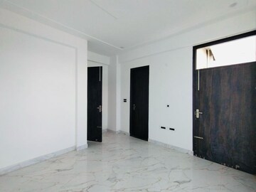 Room in 3 BHK Apartment at Sector 52 – for Rent