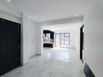 Room in 3 BHK Apartment at Sector 52 – for Rent