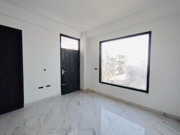Room in 3 BHK Apartment at Sector 52 – for Rent
