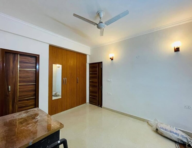 Room, sector 21c 3 Bedroom 2100 Sq.Ft. Builder Floor In Sector 21c Faridabad 8246512