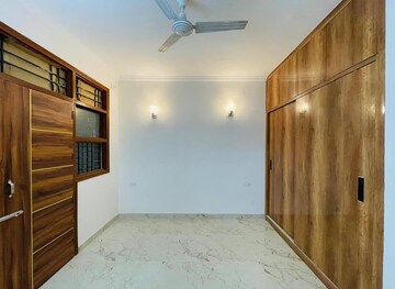 Room in 3 BHK Builder Floor at Sector 21c – for Sale
