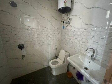 Bathroom in 2 BHK Apartment at Maidan Garhi – for Rent