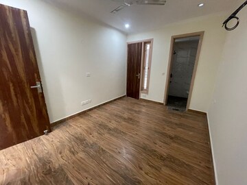 Room in 2 BHK Apartment at Maidan Garhi – for Rent