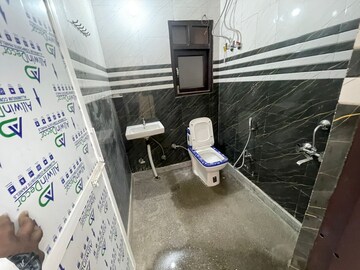 Attached Bathroom in 1 BHK Apartment at Maidan Garhi – for Rent