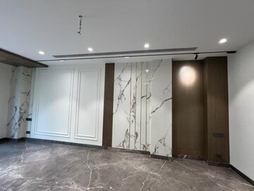 Room in 3 BHK Builder Floor at DLF Pink Town House, Dlf City Phase 3 – for Rent